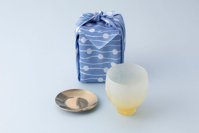 【豆皿＆宙吹きグラス ギフトセット teshima-lemmon】
※手ぬぐいハンカチでラッピングのようにお包みしてお届けします。