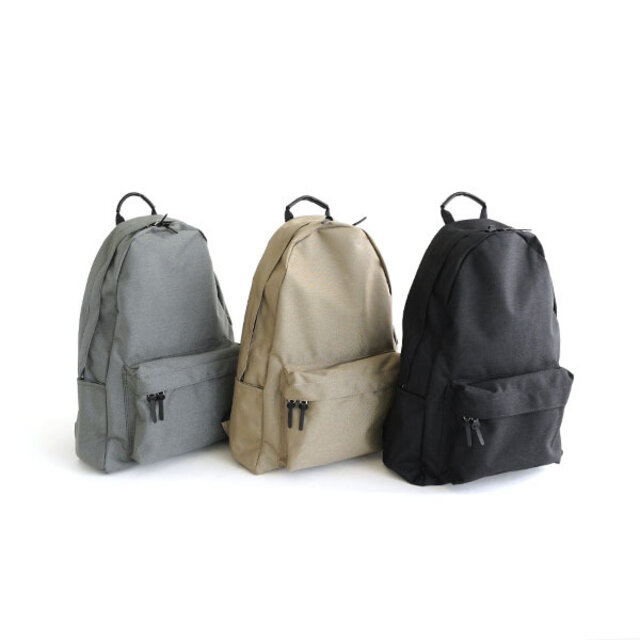 BLACK、GREY、BEIGEのコーディネートにも合わせやすく、毎日使いたくなる3色の展開です。