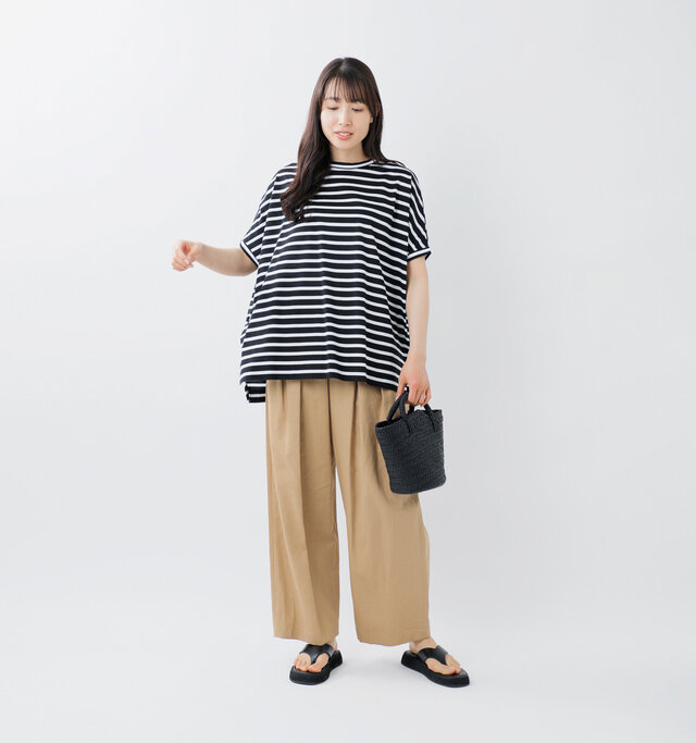 model mizuki：168cm / 50kg 
color : kuro × shiro 太 border / size : 2
