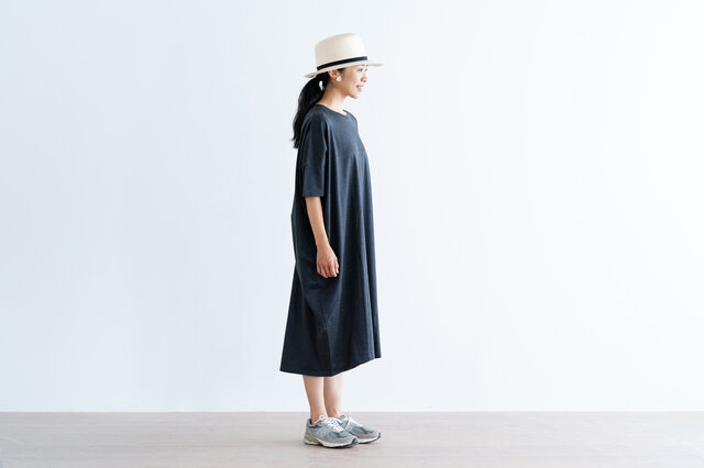身幅はゆったりとしていますが、袖はすっきりしているのでメリハリが効いて、ゆるく見えすぎないのも嬉しいポイント。