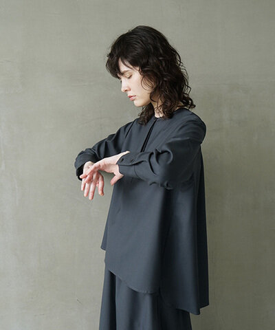 Mochi｜fly front tuck blouse [dark moss grey]