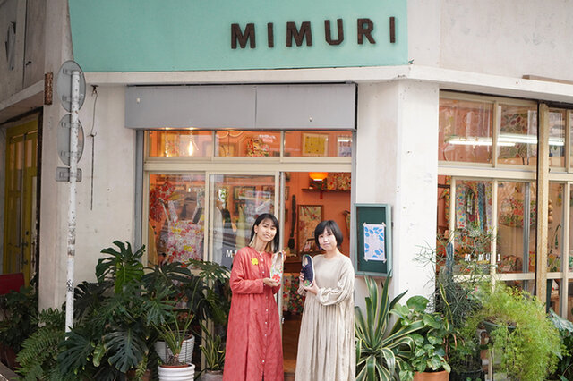 MIMURIさん(左）とhanamikoji上野(右）　MIMURI店舗前にて