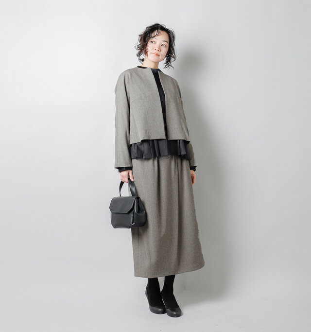 model saku：163cm / 43kg 
color : 杢 gray / size : 38