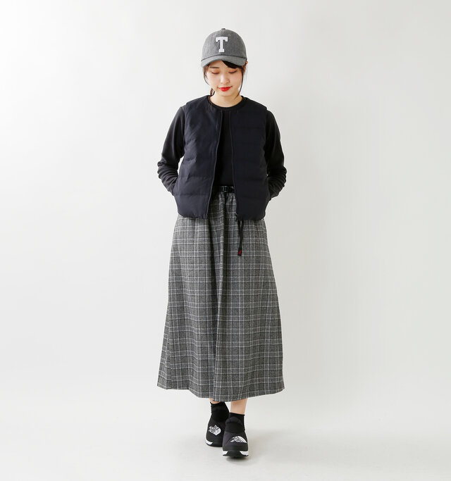 model kanae:167cm / 48kg
color : TNF black×black / size : 6(約24.0cm)
高いフィット感で日常からアクティブシーンまで多用途に活躍する1足です。