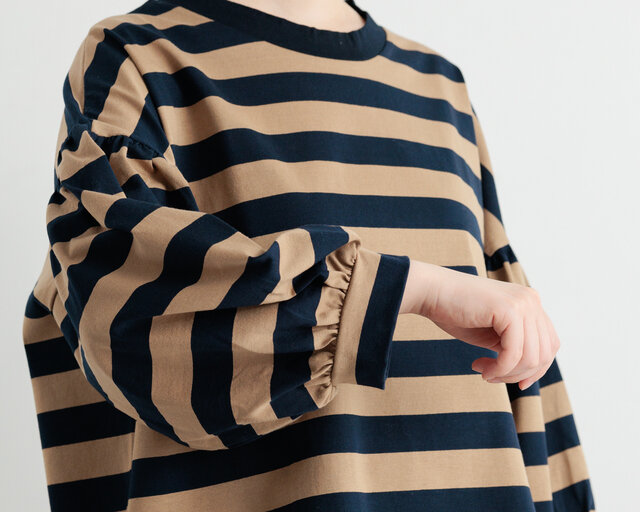 ▲バンドカフスにたっぷりと寄せたギャザー