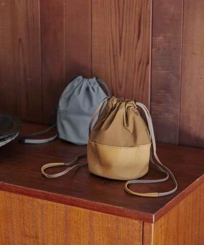 ARTS&CRAFTS｜ドローストリングスポーチS "CALF LEATHER COMBI" DRAWSTRINGS POUCH S 　プレゼント　巾着バッグ