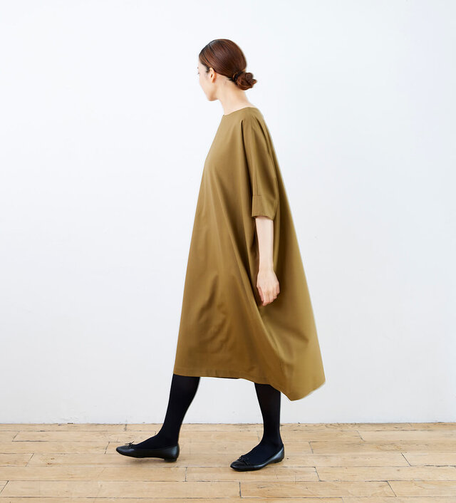 着用カラー:カーキベージュ