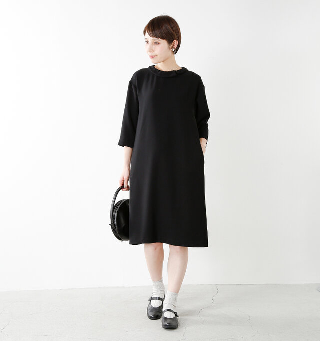 color : black / size : 38
後襟は短めでキレイめ感を着崩すことなくスタイリッシュに着こなせます。