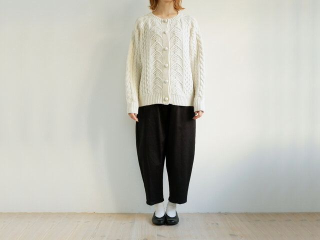 モデル身長:155cm、着用カラー:アイボリー
