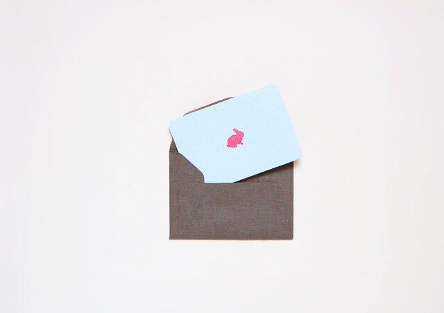 白いカード×ヘーゼルの封筒