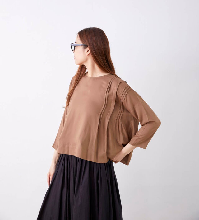 着用カラー:ベージュ