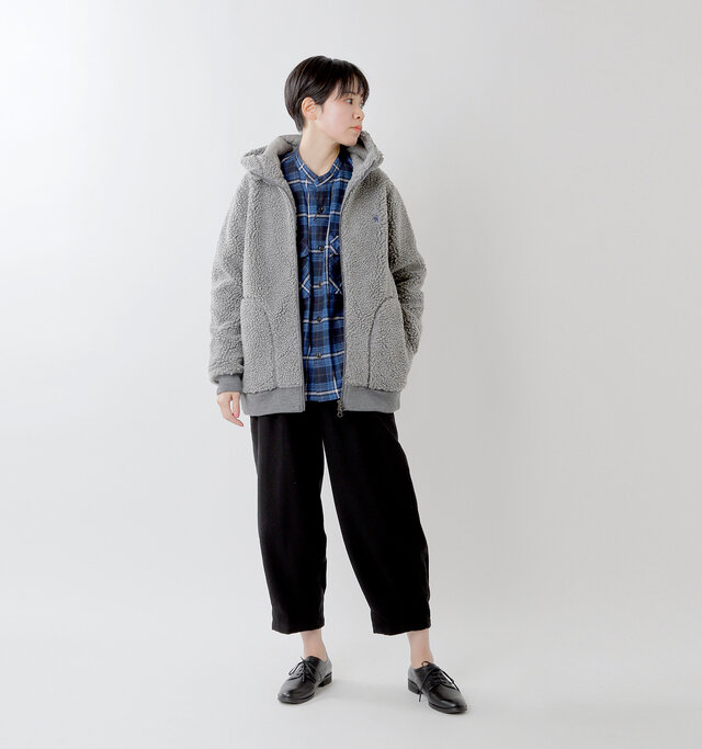 model saku：163cm / 43kg
color : heather gray / size : 14