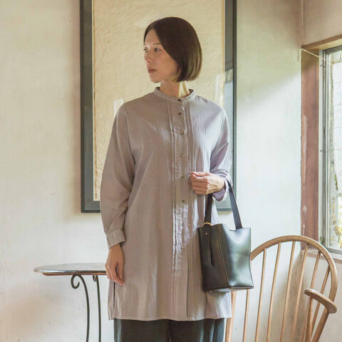 sisam|一枚でこなれ感の出る軽やかロングシャツ【肌に張り付かない】【手刺繍】【きれいめ】 / センタータックロングシャツ