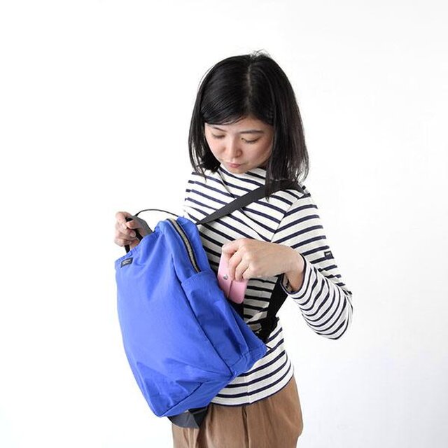 モデル身長 : 157cm、ブルー着用