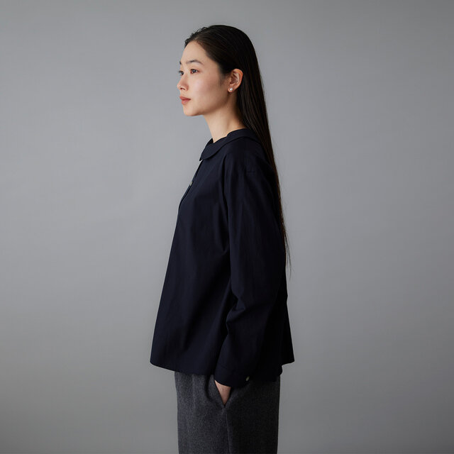 深みのあるシックなコン。上品さと落ち着きがあり、きちんと感を求めるシーンにも最適です。どんな色とも相性が良く、デイリーにもフォーマルにも使える頼れる定番カラー。