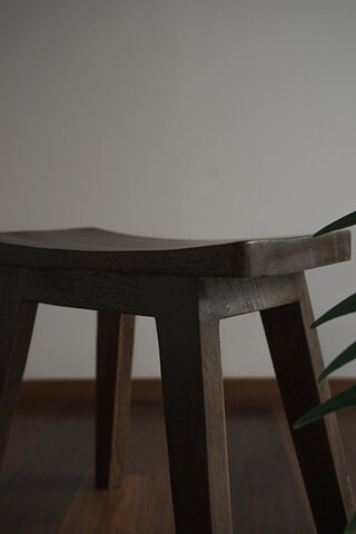 Ruam Ruam｜Wood Curve stool[天然木のカーブ椅子]｜ウッドスツール(カーブ)