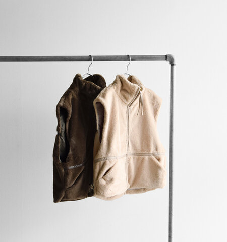 kha:ki|スタンド カラー エコファー ベスト “STAND COLLAR FUR VEST” mil25fjk3228-nk
