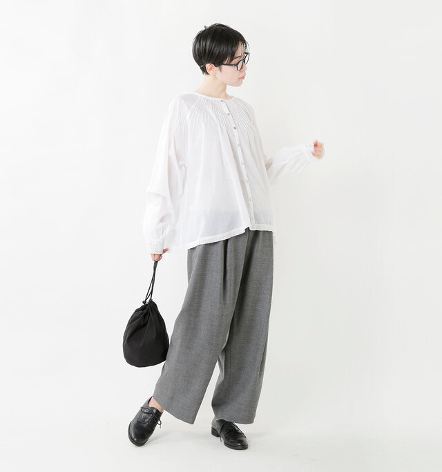 color : off white / size : F