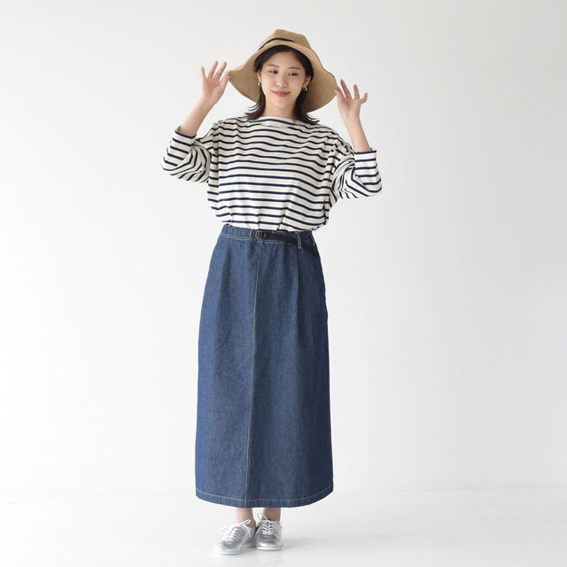モデル: 157cm / 47kg
color:ecru×marine / size:1(フリーサイズ)