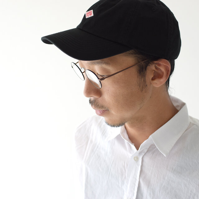 color : brown×black
男女問わずお使いいただけるデザインで、幅広いスタイリングにマッチします。身に着けるだけでオシャレ度をUPしてくれるアイテム。普段使う方も、そうでない方にもおすすめですよ。