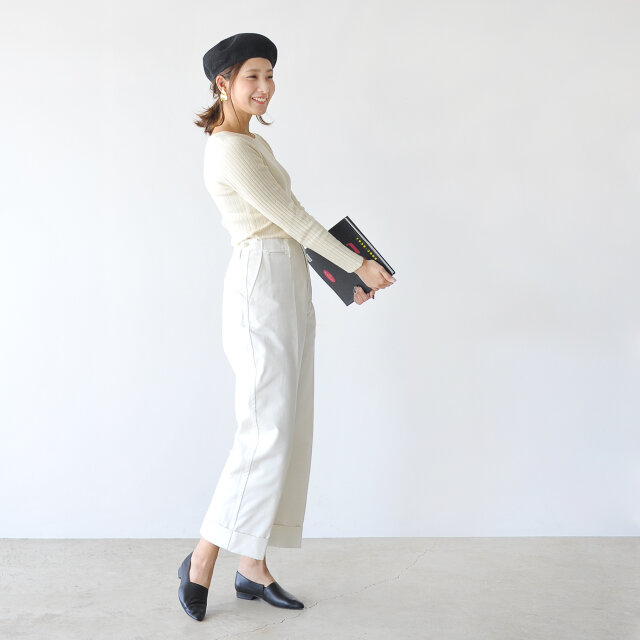 モデル:170cm / 54kg
color : black / size : 23cm