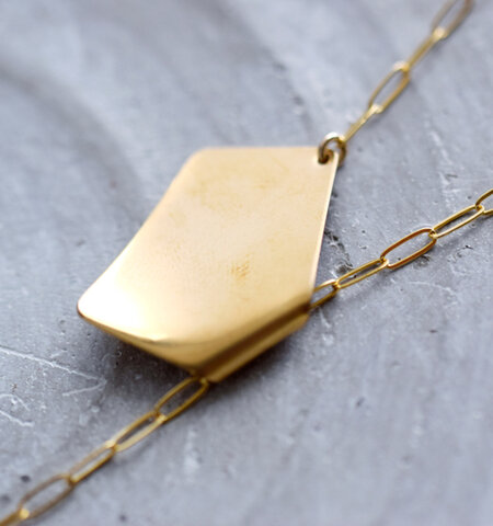 CINQ｜シールドモチーフネックレス“Shield necklace” shield-necklace-yo