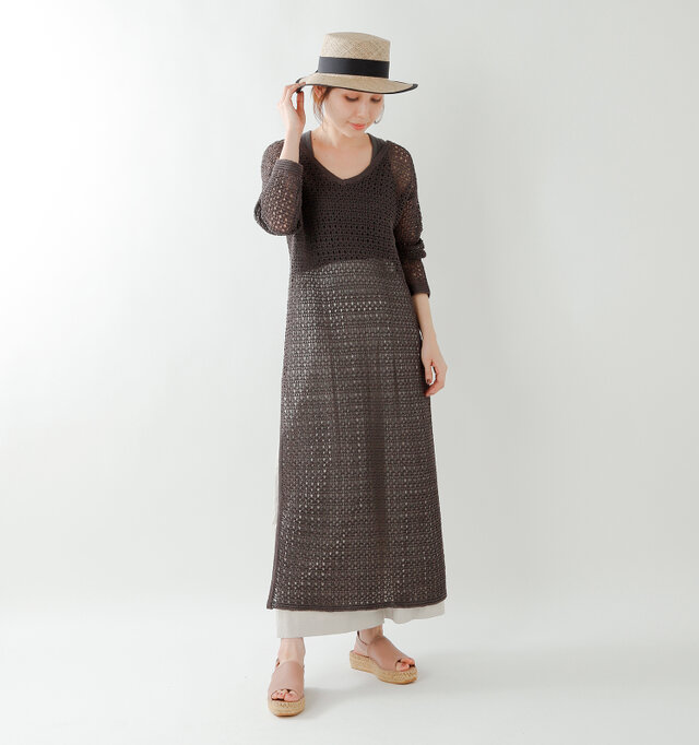 model yama:167cm / 49kg
color : make up / size : 38
リゾート感あるサンダルで、夏コーデを楽しんで♪