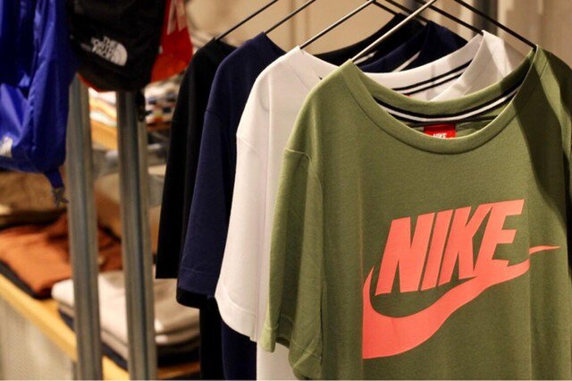 NIKEからはこんな配色の絶妙なTシャツも入荷しております。

¥5,000+tax