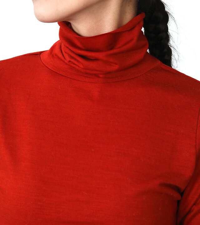 衿端裁ち切り。
首を絞めつけないデザイン。
折り返しても、そのままクシュっとしても◎