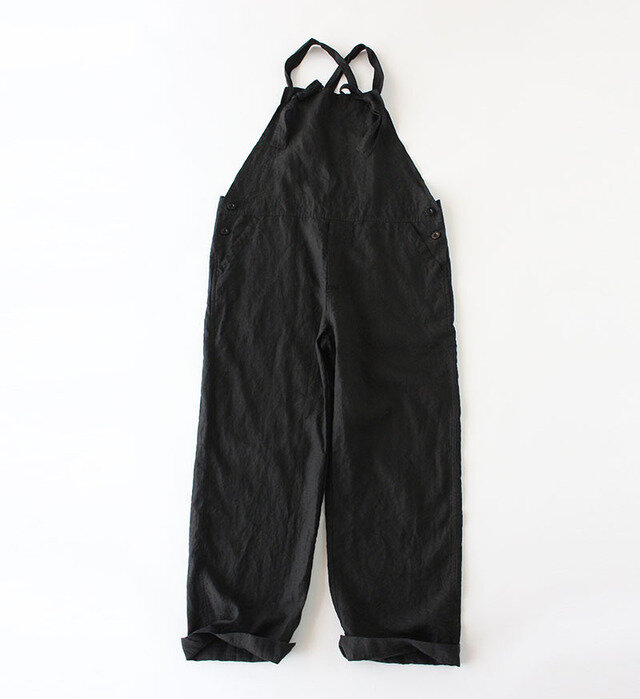 color:BLACK