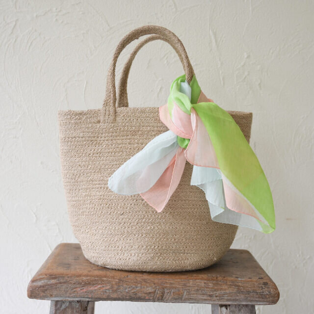 ※画像は以前に販売したラクガキスカーフです。