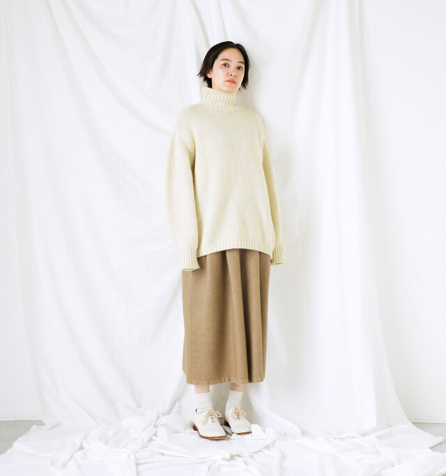 model saku：163cm / 43kg 
color : white / size : 2