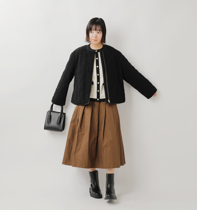 model saku：163cm / 43kg 
color : Black×Black / size : 34