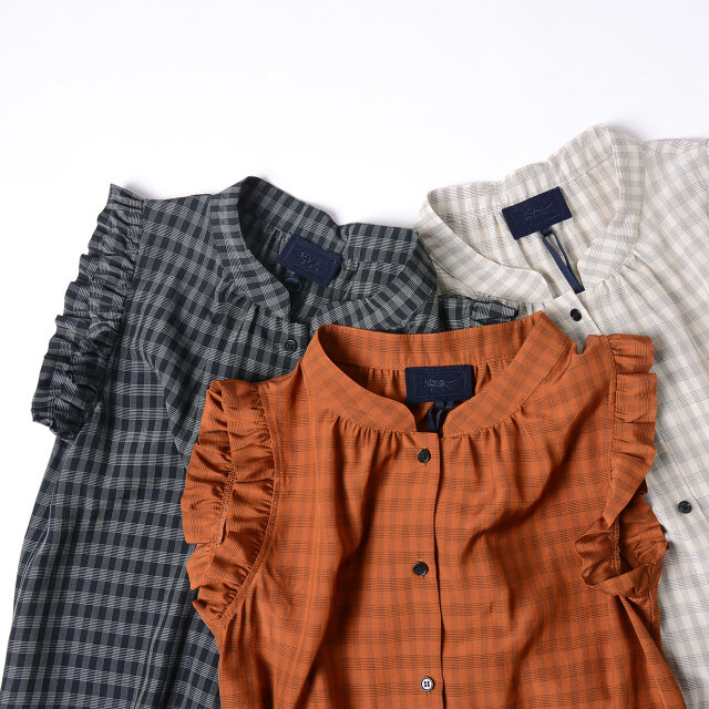 画像手前から、「brown(ブラウン)」「navy(ネイビー)」「white(ホワイト)」の3種類をご用意しました。
