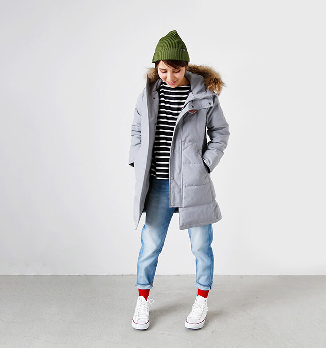 □DANTON│タッサーロングダウンジャケット

重くなりがちな冬のスタイルも、明るいカラーを取り入れて軽く仕上げて。たっぷりのダウンと暖かなファーで冬の本命にぴったり。

□コーディネート