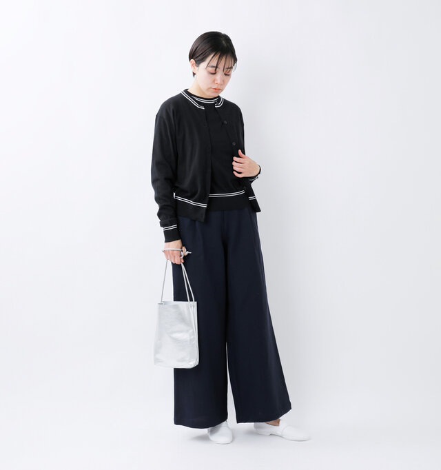 model saku：163cm / 43kg 
color : black × white / size : M