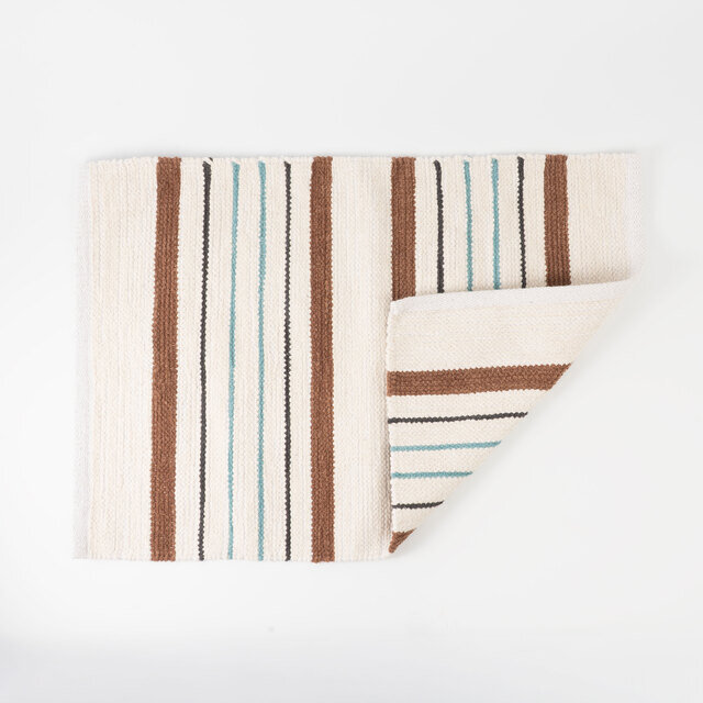 Terra BROWN:ブラウンとブルーの組み合わせは、お部屋を一気に垢抜けさせてくれます