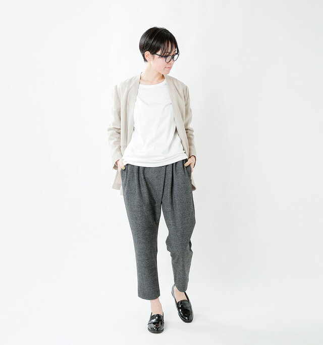 model saku:163cm / 43kg
color : enamel black / size : 37(23.0cm)