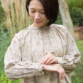 sisam|光沢感あるキレイめトップス【サテンコットン】【秋トップス】【オーガニックコットン】 / OCハートゥprintギャザートップ