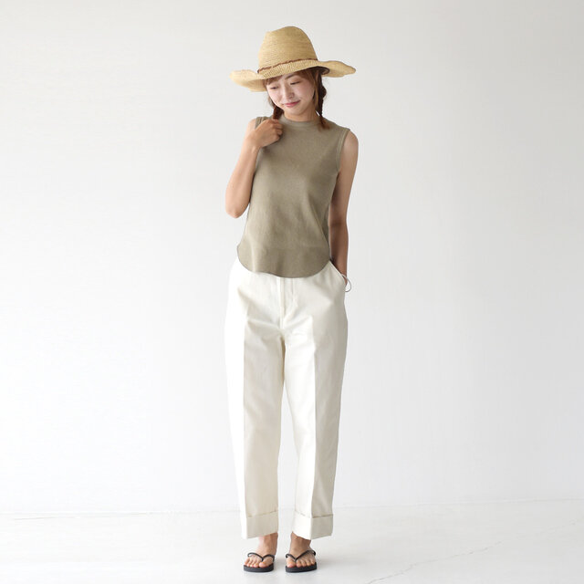 モデル: 162cm / 43kg
color:smoke khaki(col.919) / size:0(S~M)