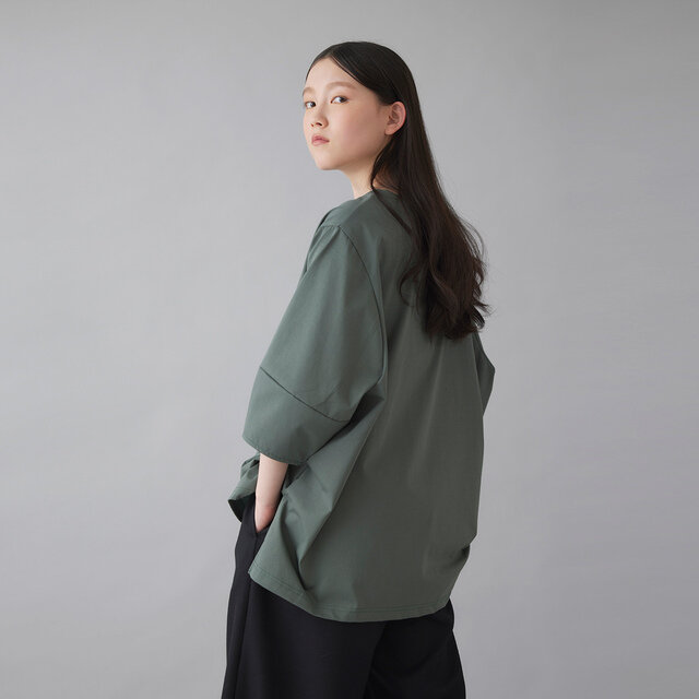 オリーブは、落ち着きのある深みのグリーン。ナチュラルで大人っぽく、自然なニュアンスを演出します。