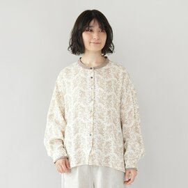 YURK geniet van|ダブルガーゼ素材の ボタニカルブラウス