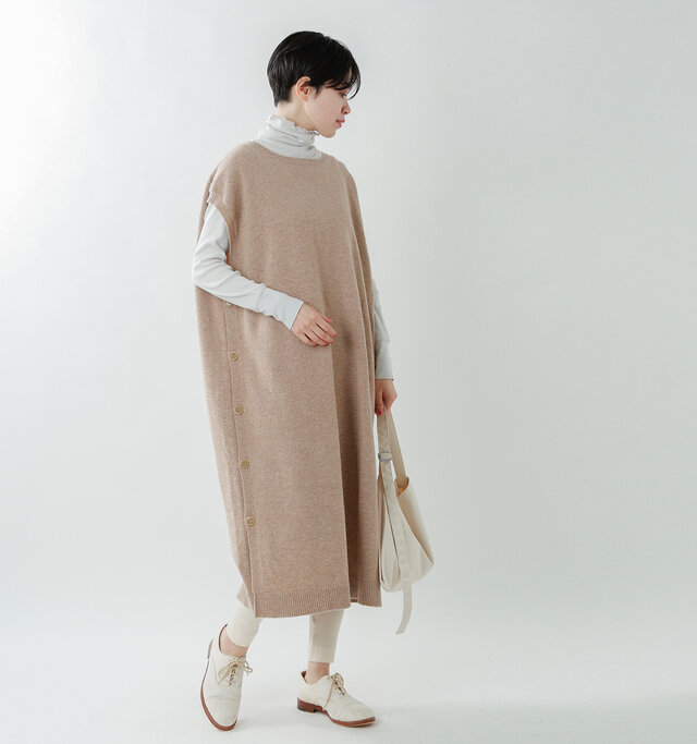 model saku:163cm / 43kg
color : light brown / size : F