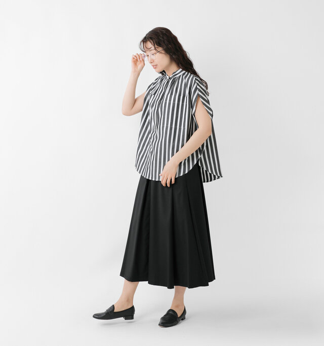 model mizuki：168cm / 50kg
color : black stripe / size : 38