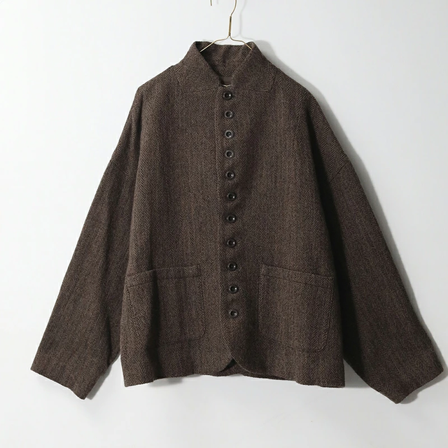 ブラウン
ブラウンの同色織で暖かみあるウールヘリンボン地。
ニュアンスある発色の濃淡ベージュは淡い色から濃い色まで幅広いカラーコーデを楽しめます。