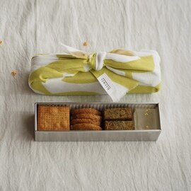 hirali|金木犀香るクッキー缶、小さな手ぬぐいで包みました。クッキー ギフト プレゼント