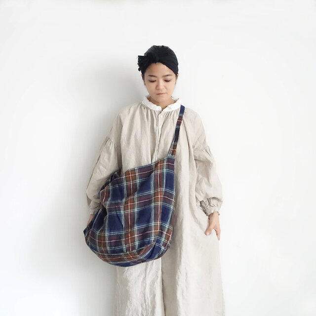 Model 158cm、Navy 着用