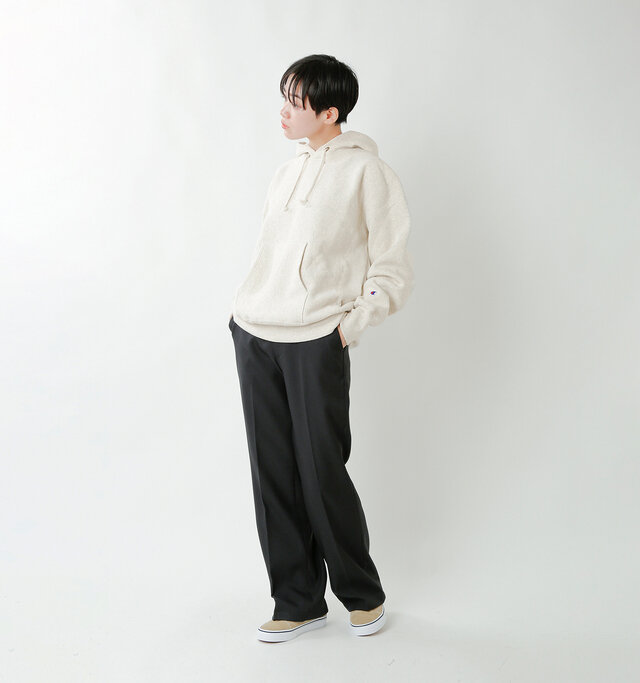 model saku:163cm / 43kg
color : oatmeal / size : M