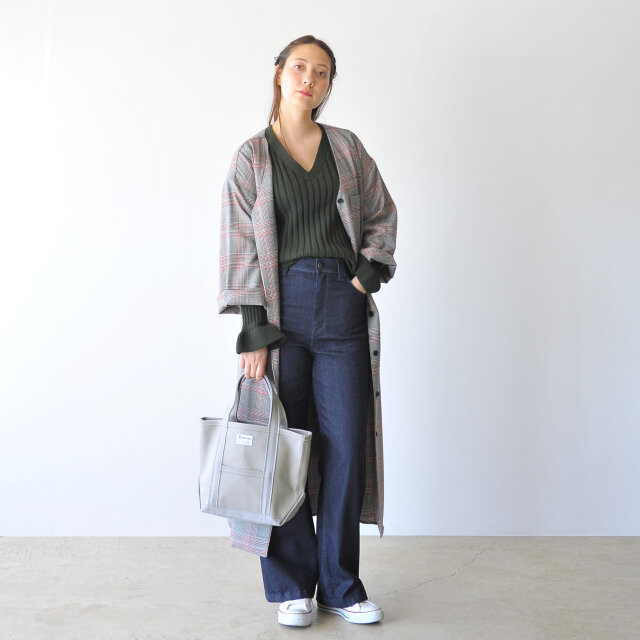 モデル:164cm / 49kg
color : grey×grey / size : one