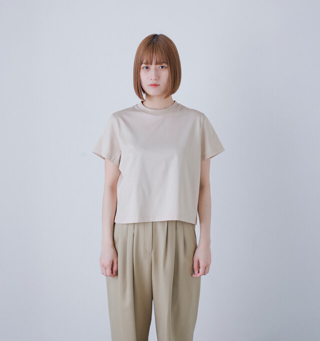 model ai:166cm / 47kg color : ベージュShort / size : S